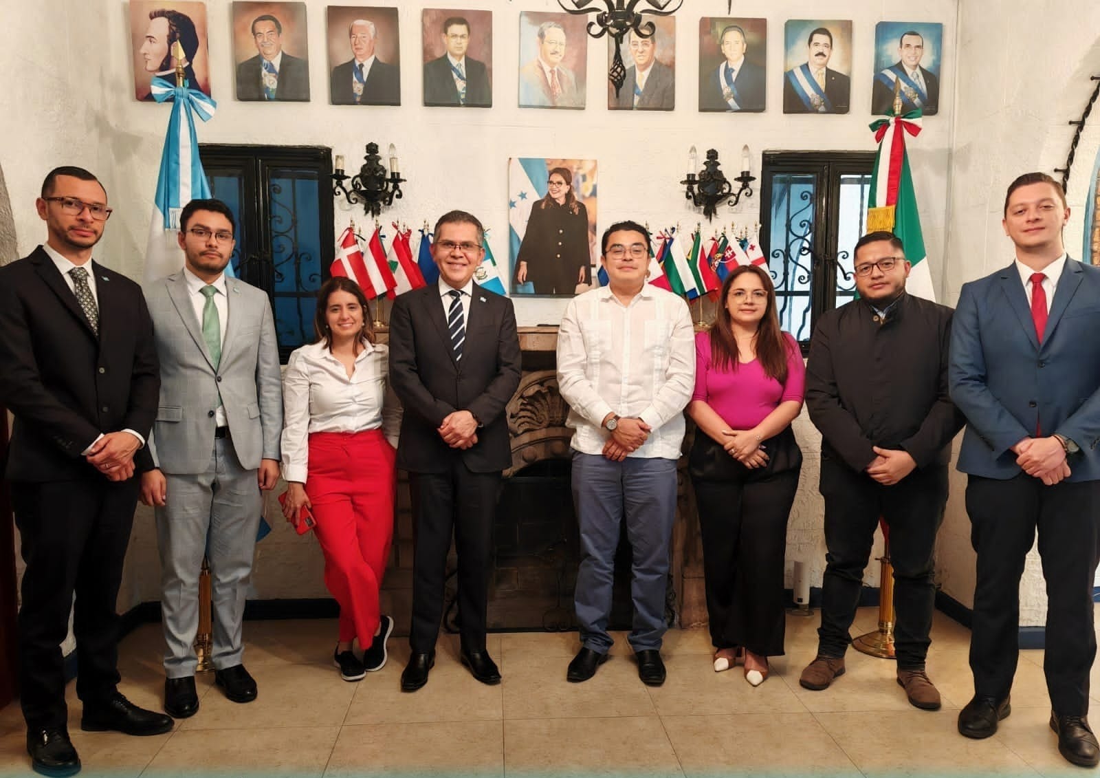 Funcionarios de Cancillería definen agenda de trabajo con personal de la Embajada de Honduras en México